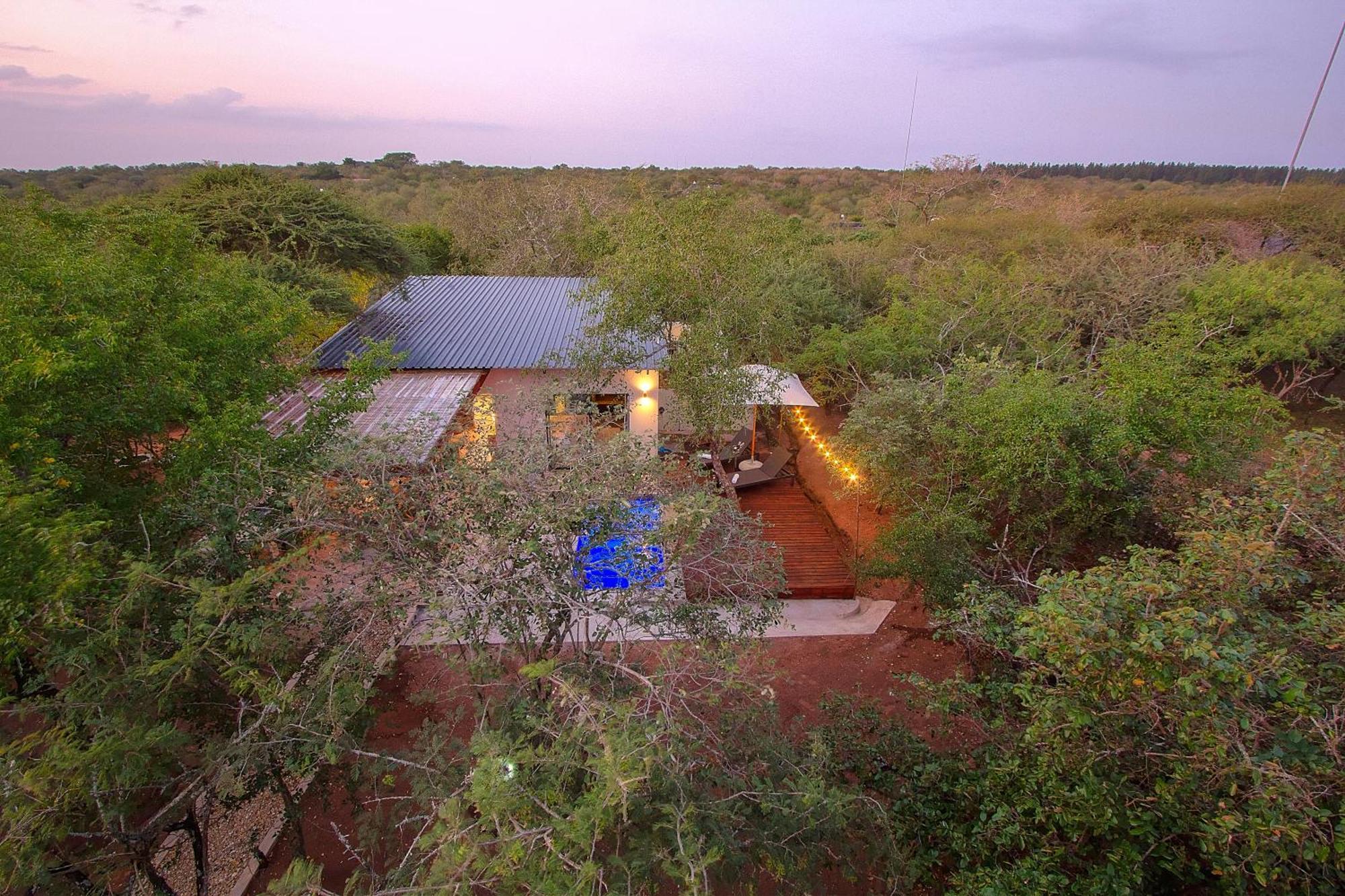 Villa The Luxury Safari Villa, Close To Knp, Starbed, Giraffe-feeding-tower, Bush-bath *