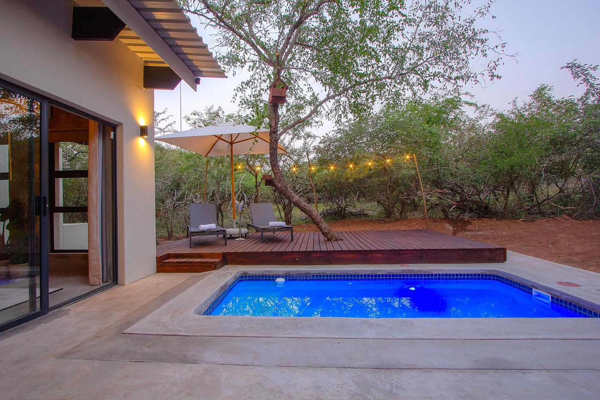The Luxury Safari Villa, Close To Knp, Starbed, Giraffe-feeding-tower, Bush-bath Villa *