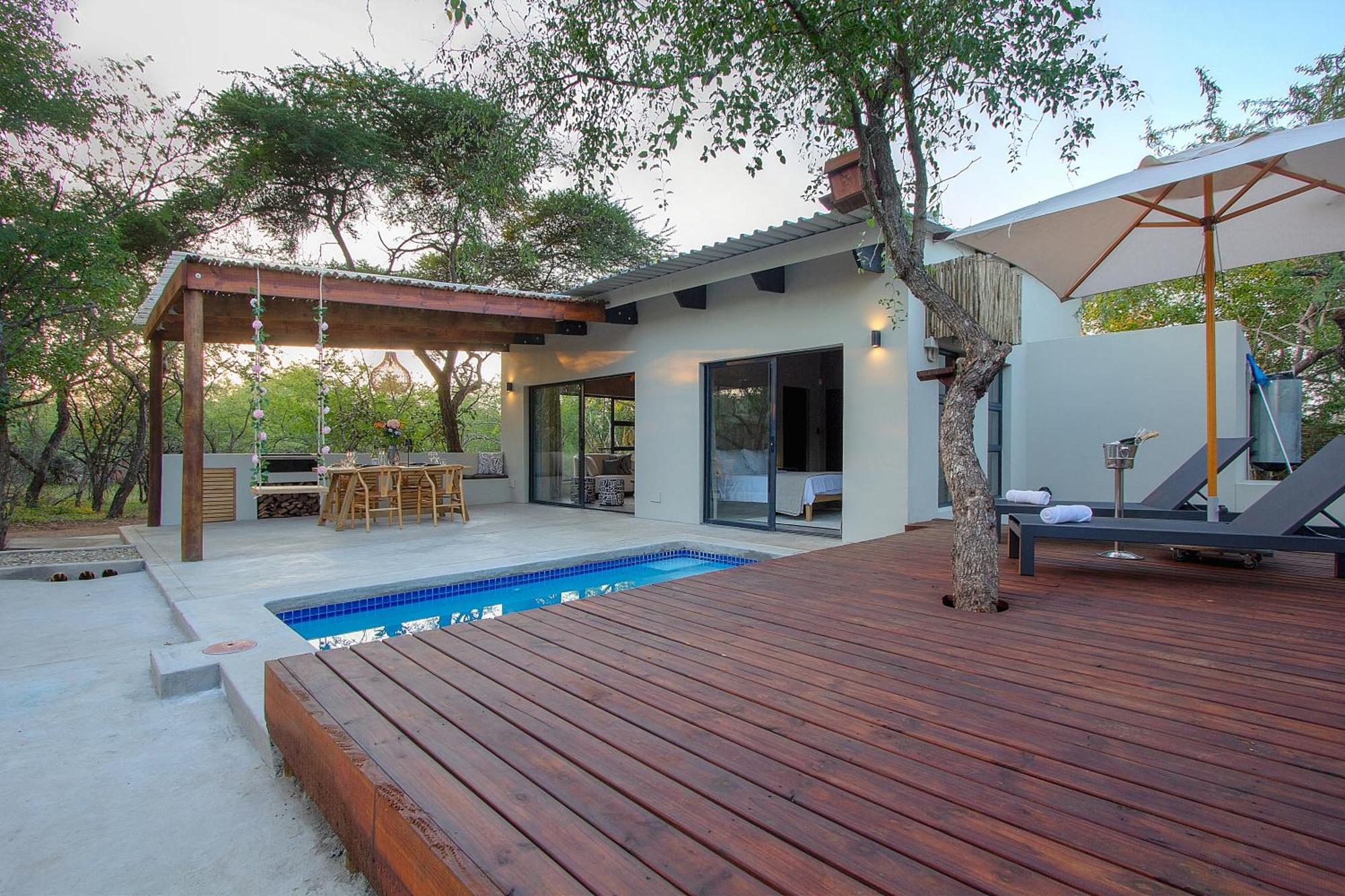 The Luxury Safari Villa, Close To Knp, Starbed, Giraffe-feeding-tower, Bush-bath Villa *