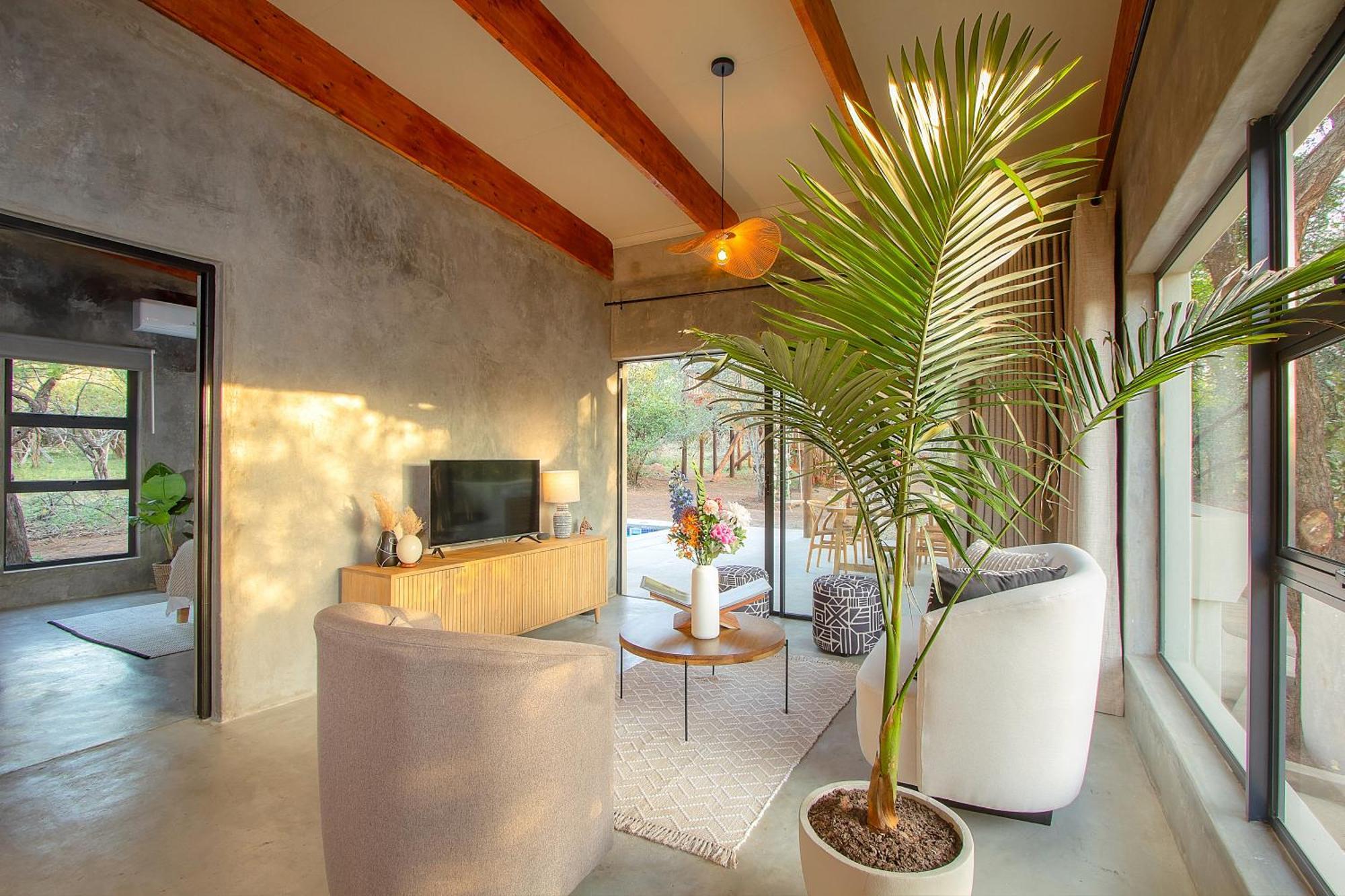 The Luxury Safari Villa, Close To Knp, Starbed, Giraffe-feeding-tower, Bush-bath Villa *