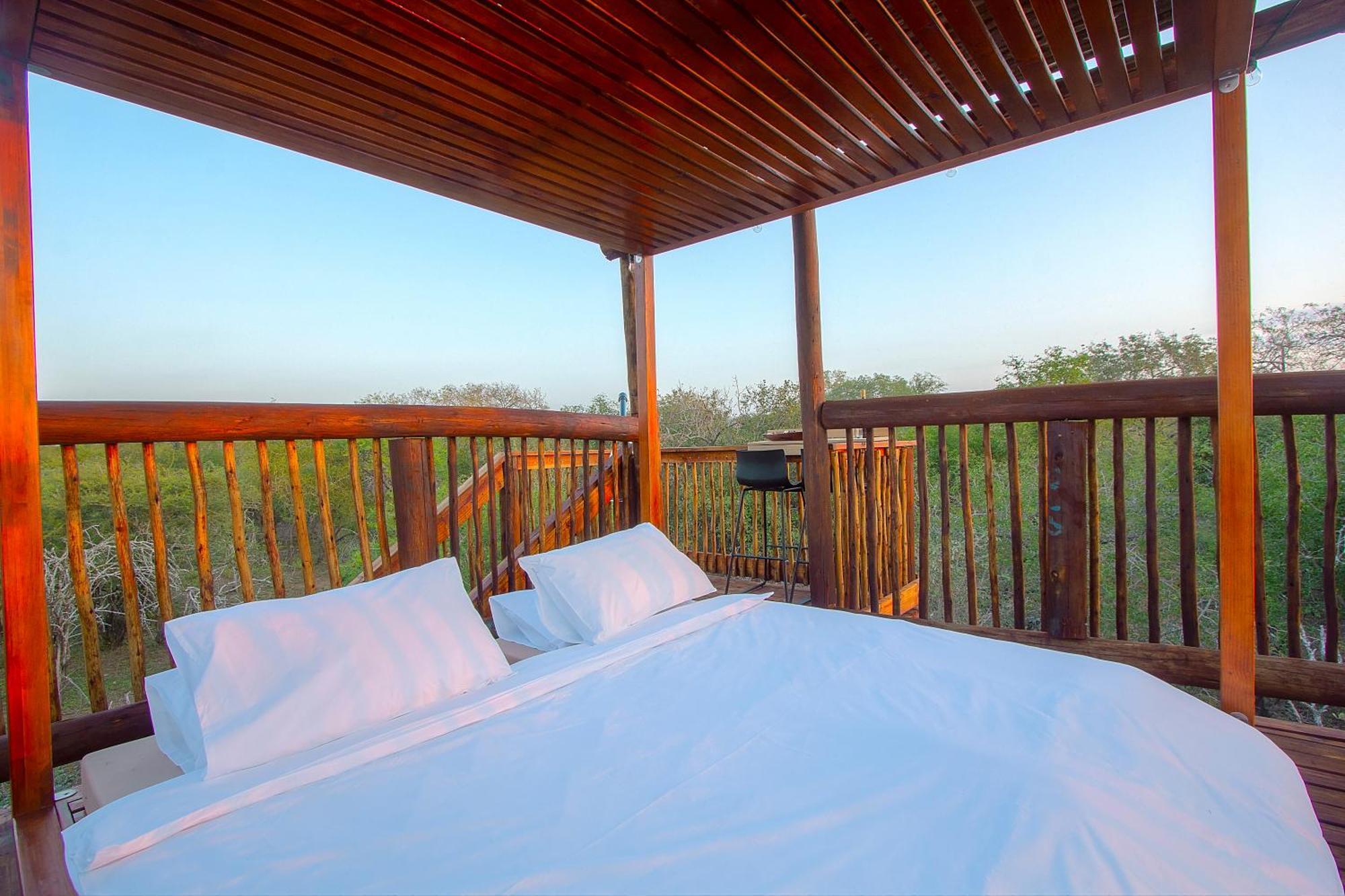 The Luxury Safari Villa, Close To Knp, Starbed, Giraffe-feeding-tower, Bush-bath Villa Marloth Park