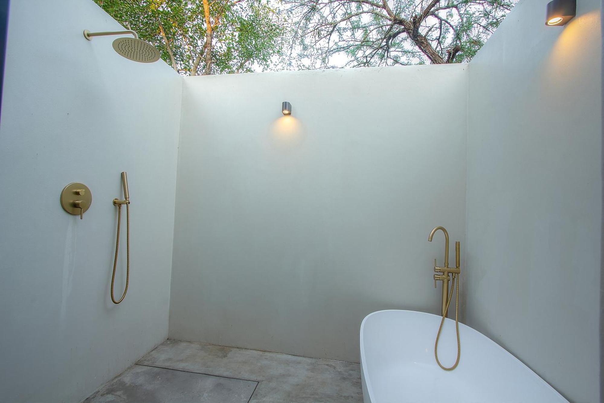 The Luxury Safari Villa, Close To Knp, Starbed, Giraffe-feeding-tower, Bush-bath